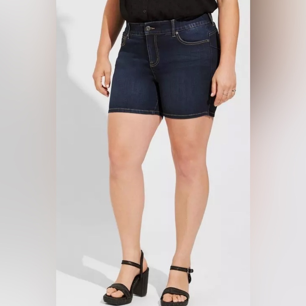 Torrid Bombshell Premium High Waisted Denim Summer Beachy Jean Shorts 24 NWT